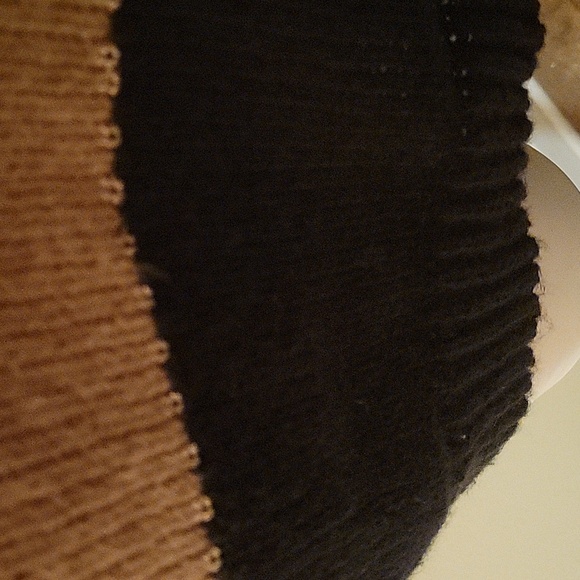 Leopard Print Color Block Sweater - Picture 4 of 6